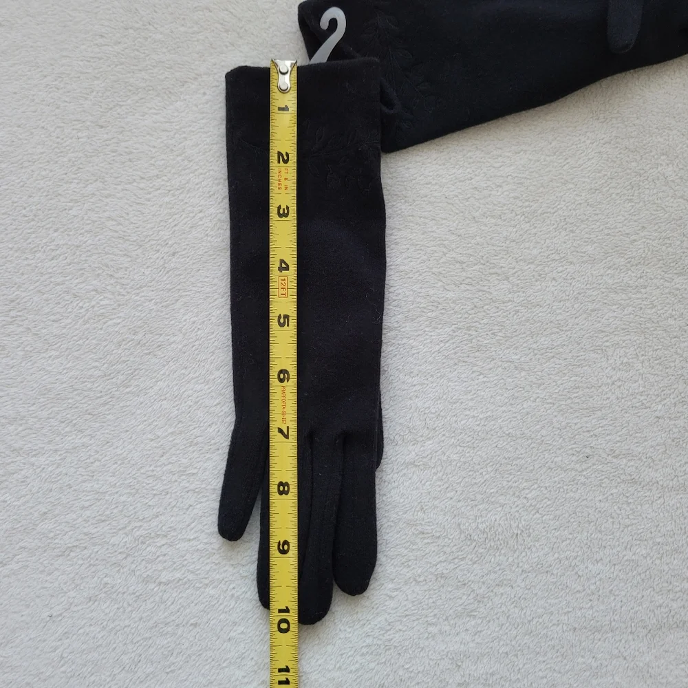 ECHO | Vintage Embroidered Black-on-Black Floral Gloves NEW Small
